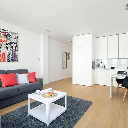 Bright Wodna Near Old Town By Renters *